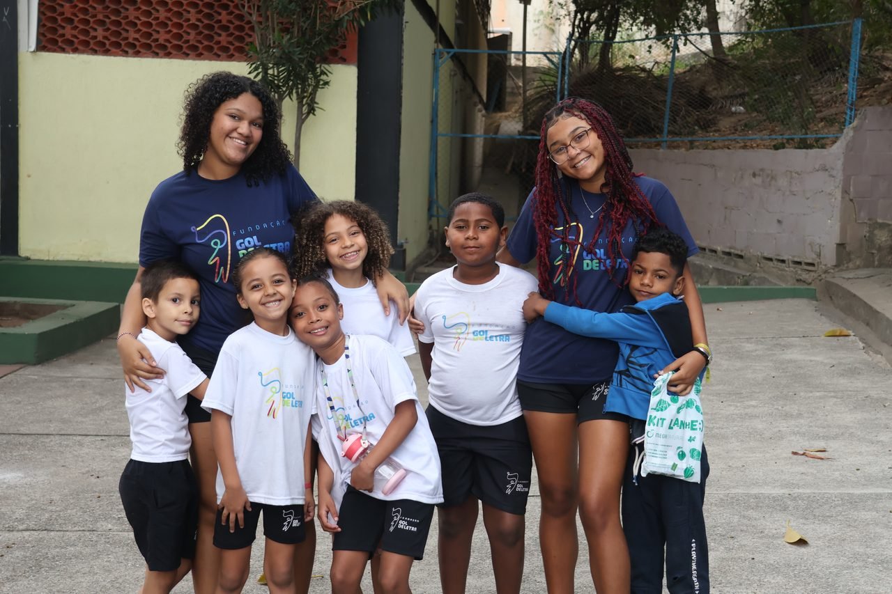 Jovens monitores do Caju Esporte e Educação