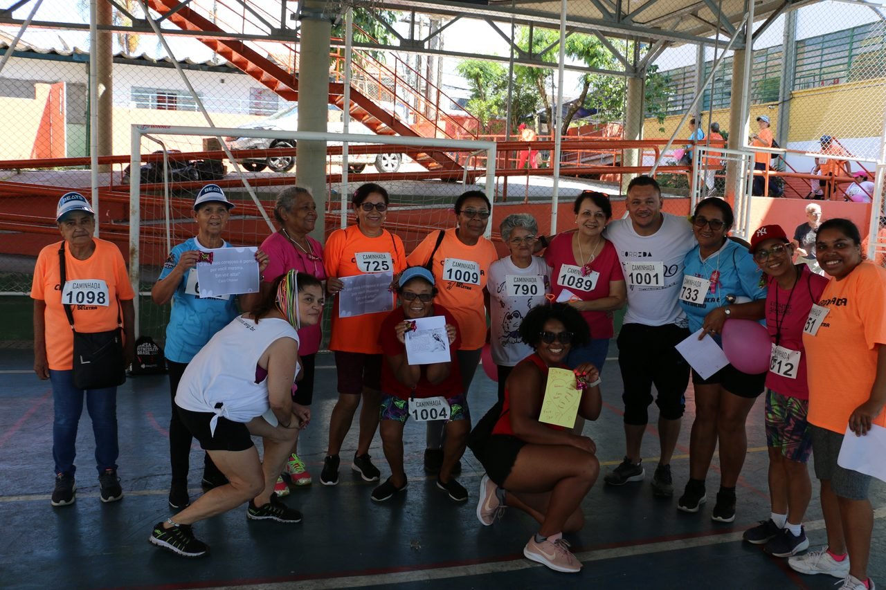 Participantes de todas as idades no Lazer na Vila Albertina