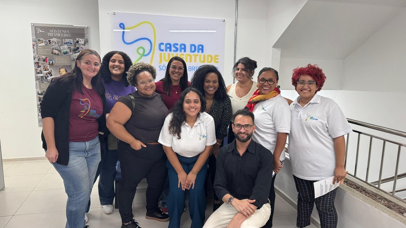 Equipe do Serviço Social da Fundação Gol de Letra na Casa da Juventude